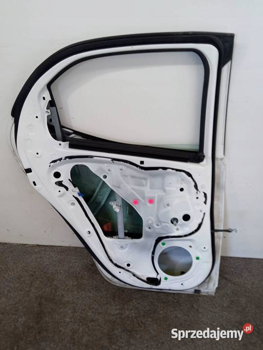 DRZWI LEWE TYŁ 040 Toyota Yaris IV 2020 świętokrzyskie