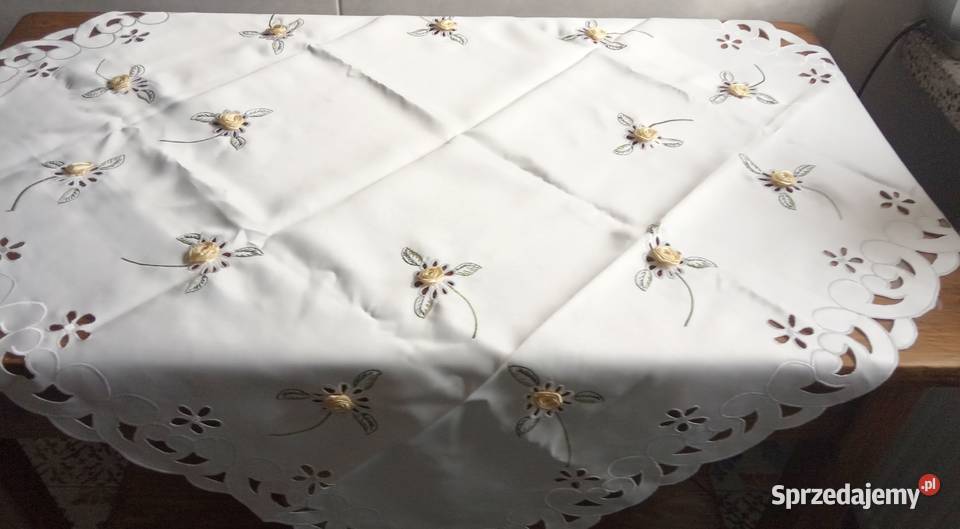 ozdobny obrusik hafty różyczki 85x85 Kraków