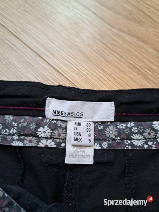 Czarne szorty MNG Basics Rozmiar 36 czarny Trąbki Wielkie