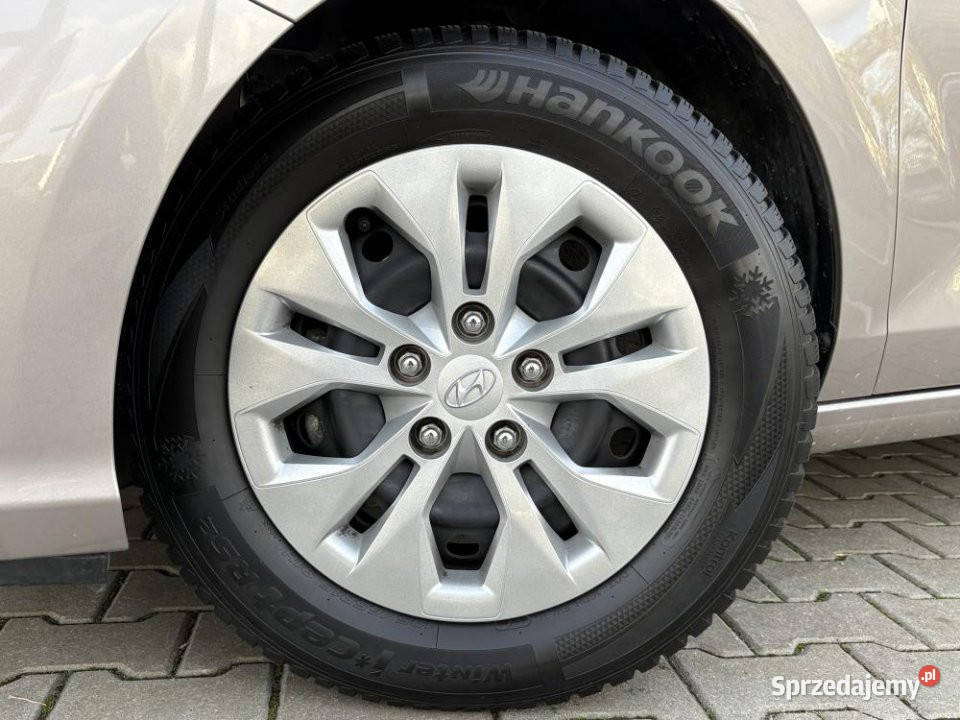HYUNDAI i30 2020r dwa kpl opon Rok produkcji 2020 Warszawa