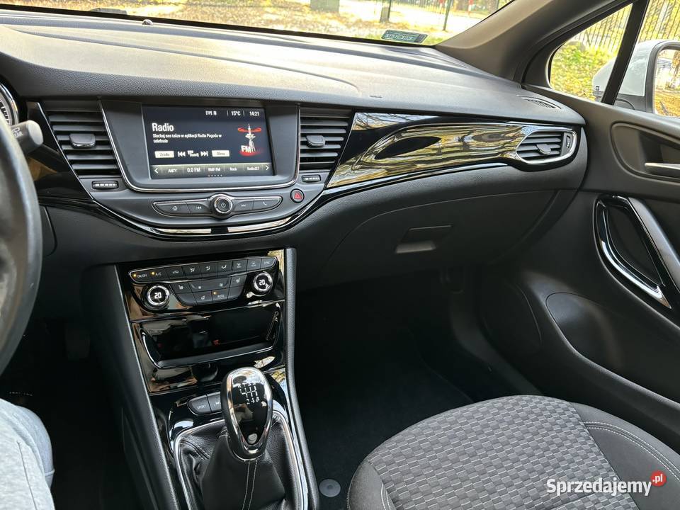 Opel Astra 2018 diesel mały przebieg bogate Kraków sprzedam