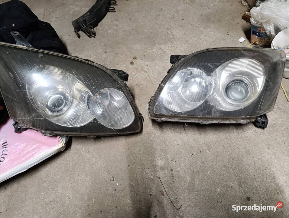 Lampy przód toyota Avensis t25 europa Mielec sprzedam