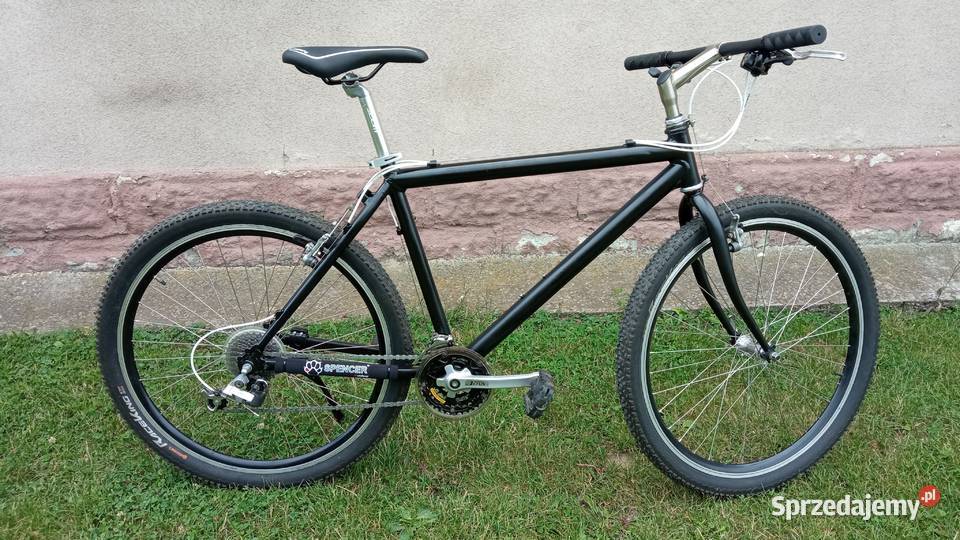 Rower MTB w czarnym macie na Shimano Altus CT90 Sidzina