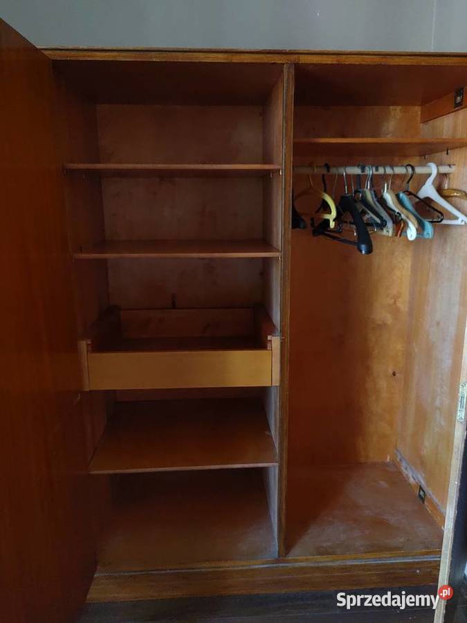 Drewniana 3 drzwiowa szafa z PRLu Szafy i garderoby Warszawa