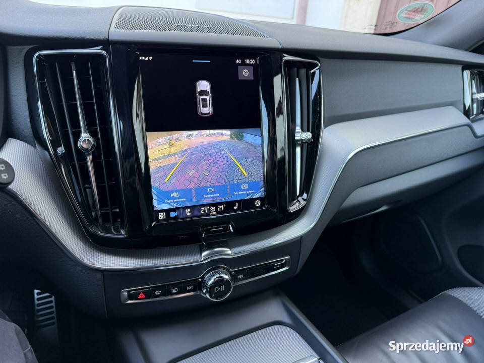 Volvo XC 60 20d B4 197 114 AWD RDesign Dark światła do jazdy dziennej Ocice