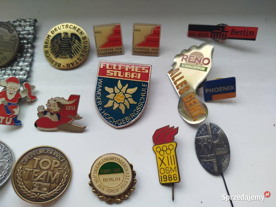 Zestaw 17 starych przypinek znaczków sprzedam