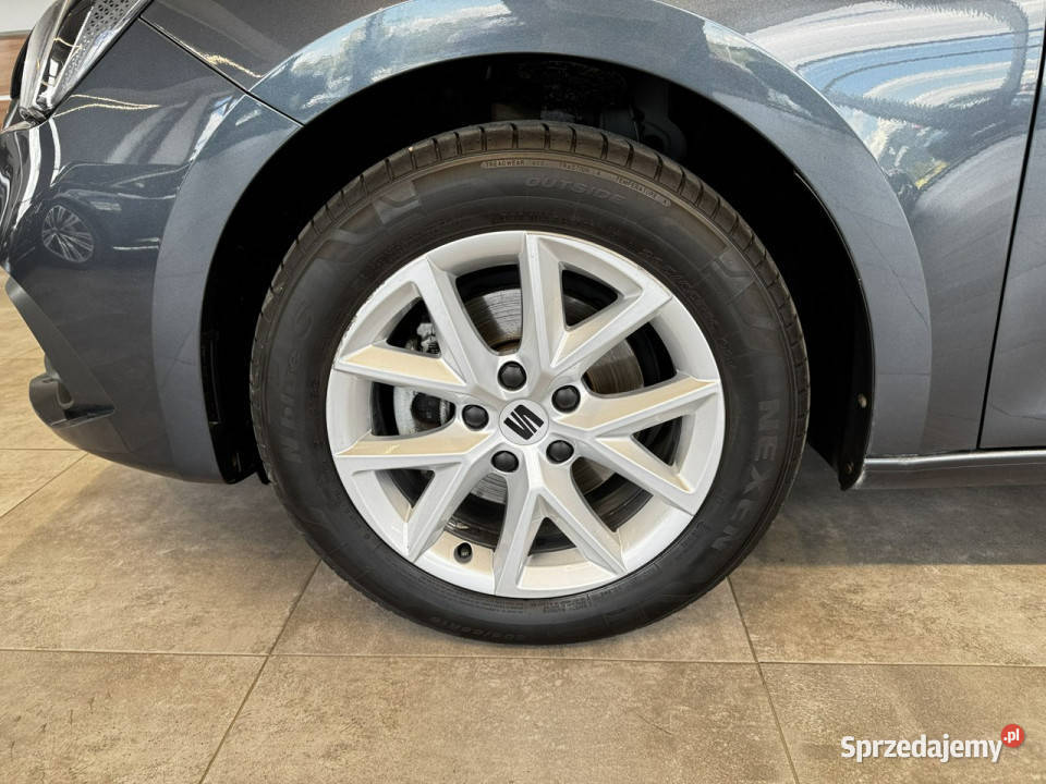Seat Leon Style 15TSI 130 M6 20212022 r salon fa małopolskie Myślenice