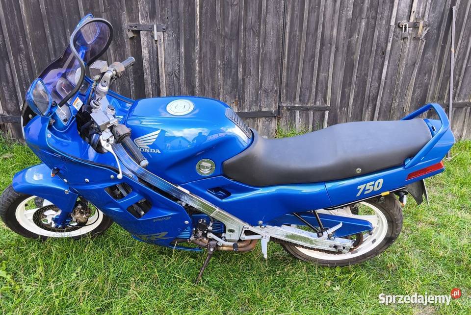 Honda VFR 750 F RC24 V4 1990r 100KM pomorskie Brusy sprzedam