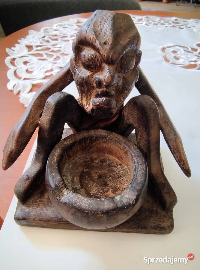 Rzeźbiona popielniczka z drewna tekowego Żory