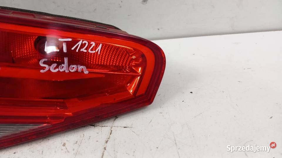 AUDI A4 B8 SEDAN LAMPA TYŁ LEWA W KLAPĘ Światła stop Zbierkowo