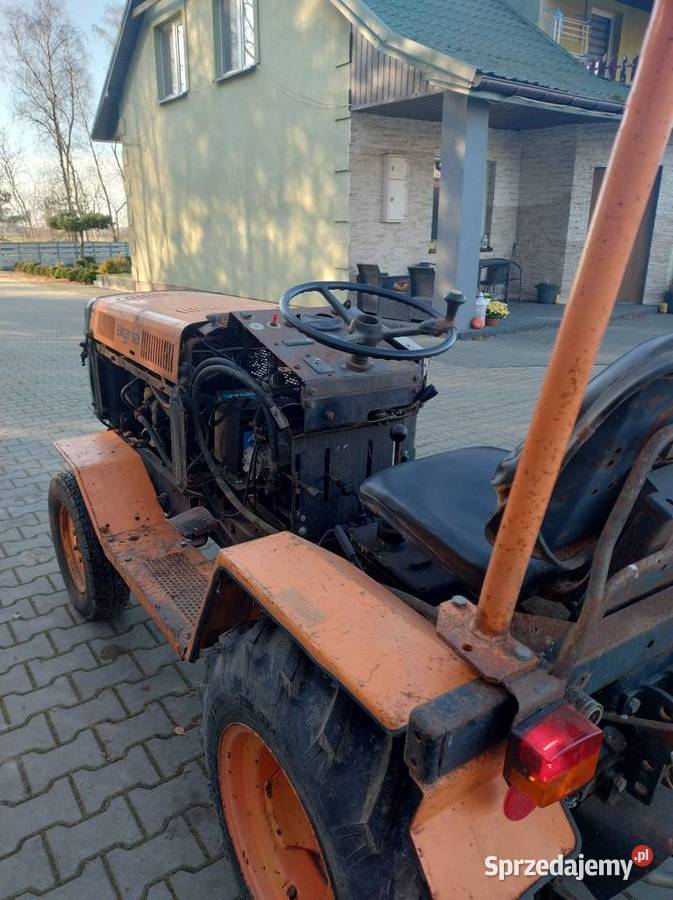 Traktor Agria 4900 z pługiem do śniegu