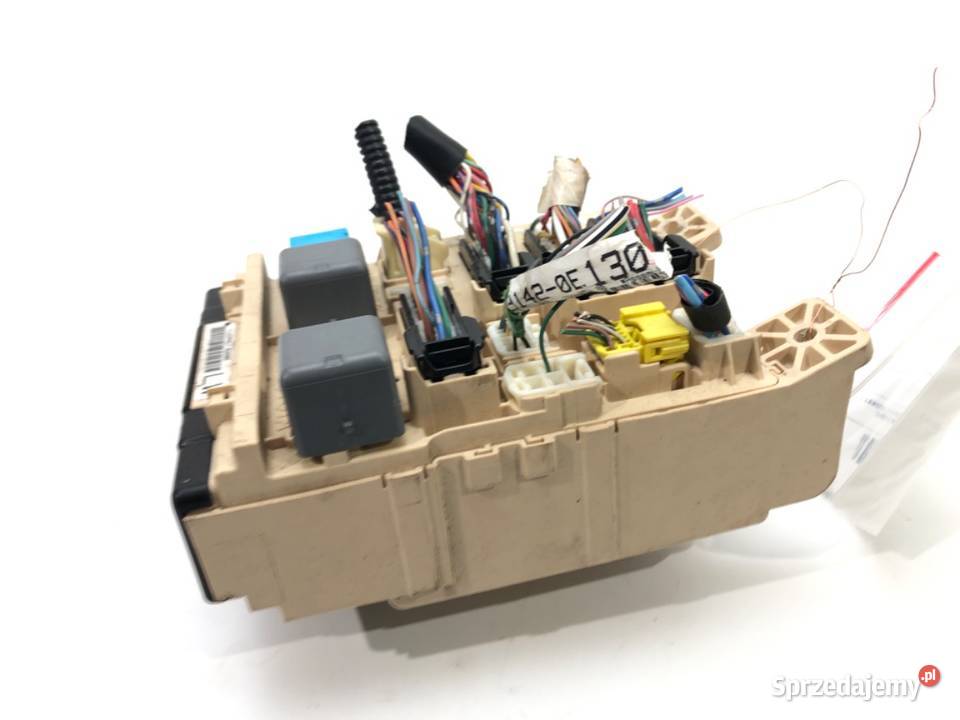 SKRZYNKA BEZPIECZNIKÓW LEXUS RX Kombi 0308 35 osobowe