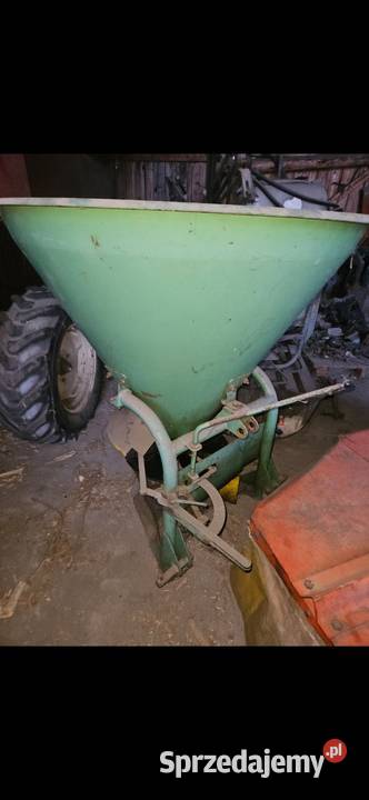 Rozsiewacz nawozu lejek Bąk metalowy nie plastik nieuszkodzony wielkopolskie Pleszew