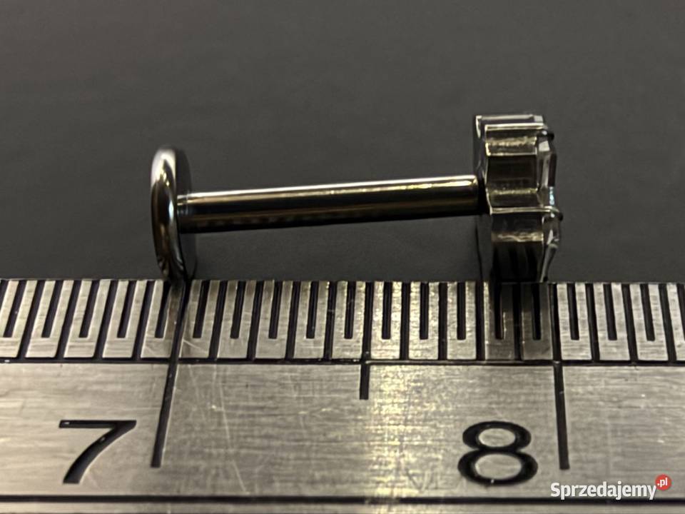 Kolczyk Labret Tytan z Cyrkoniami w Kształcie