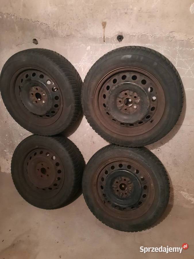 Zimowe opony goodyear na felgach śruby montażowe
