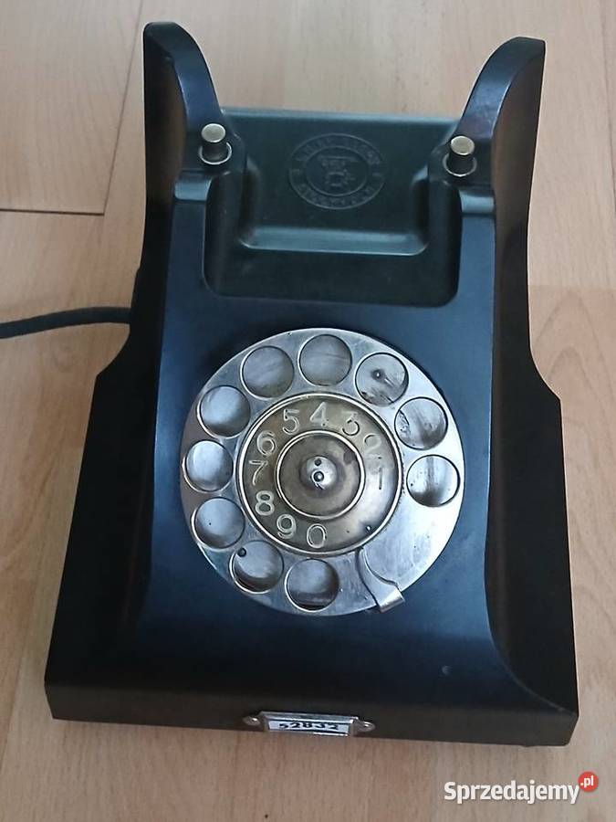 Stary telefon gabinetowy