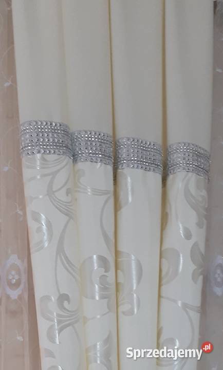 Zasłony kremowe z błyszczącym wzorem Wystrój okien Mława