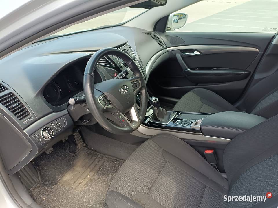 Sprzedam HYUNDAI I 40 17 CRDI SEDAN lakier metallic małopolskie Kraków sprzedam