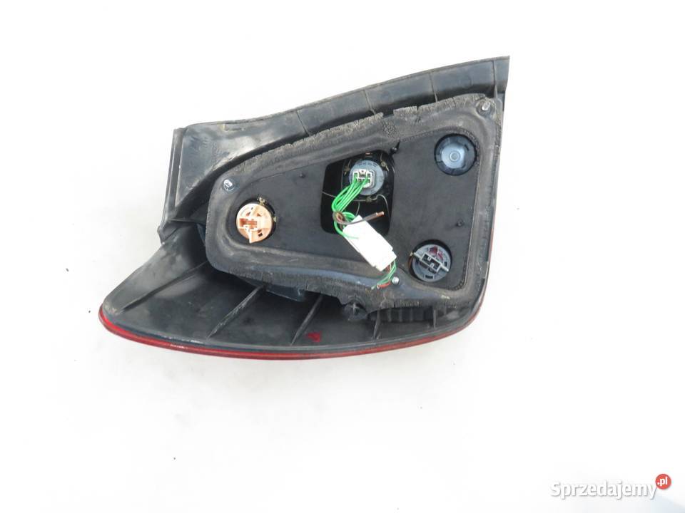 LAMPA PRAWA TYLNA TOYOTA COROLLA Verso E12