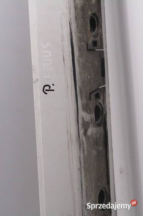 LISTWA NAKŁADKA PROGOWA PRAWA PRAWE 070 TOYOTA