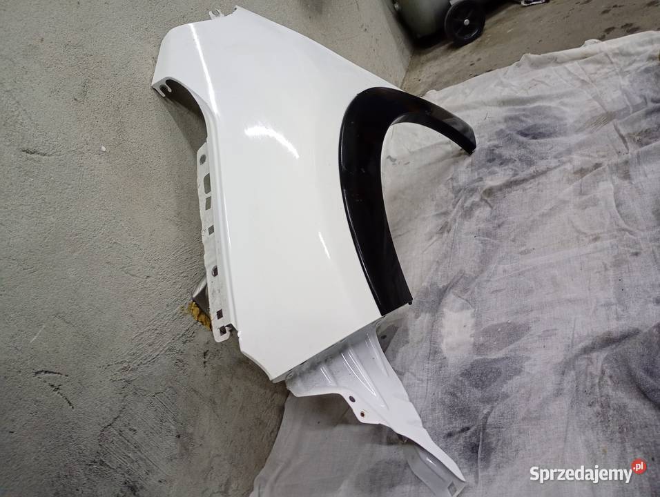 Błotnik lewy przód citroen C3 lll ewpb