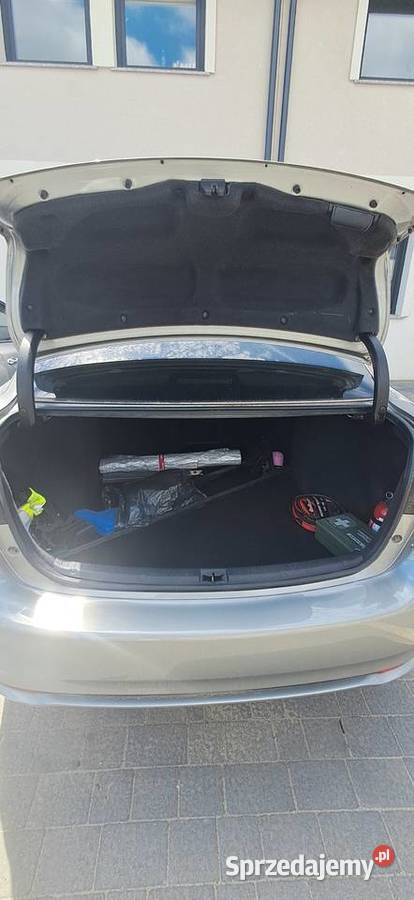 Toyota Avensis 20 diesel 2016 Lubin sprzedam