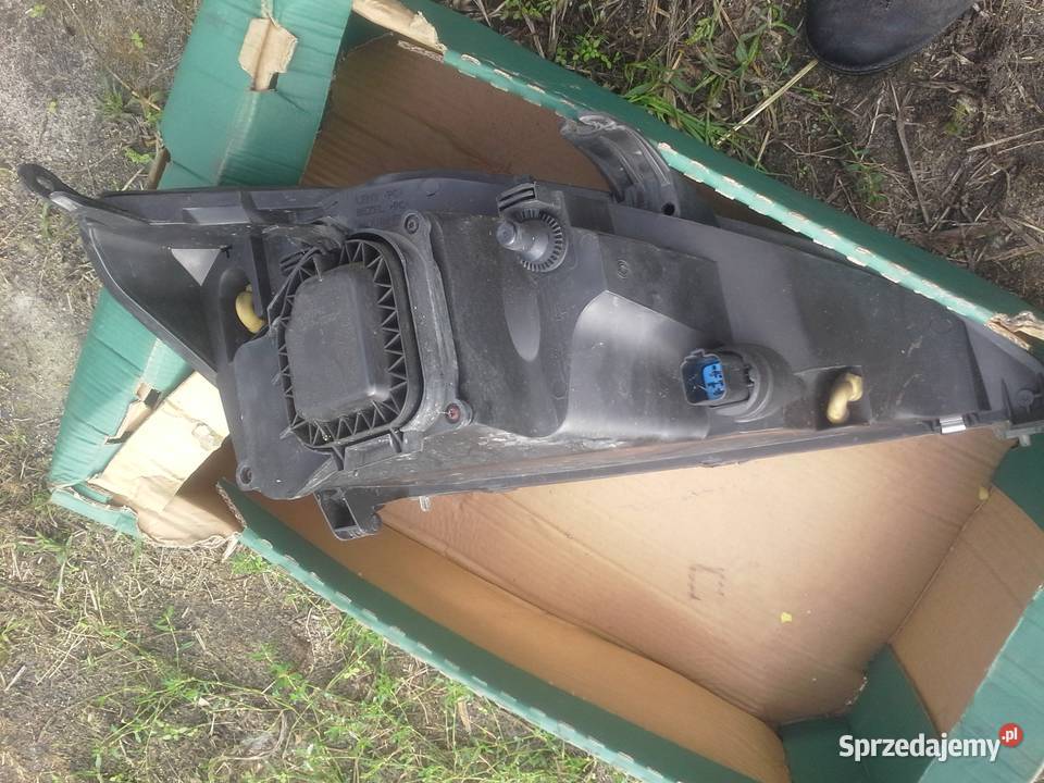 FORD FOKUS MK1 lampa przód ORYG 9801 Dębno