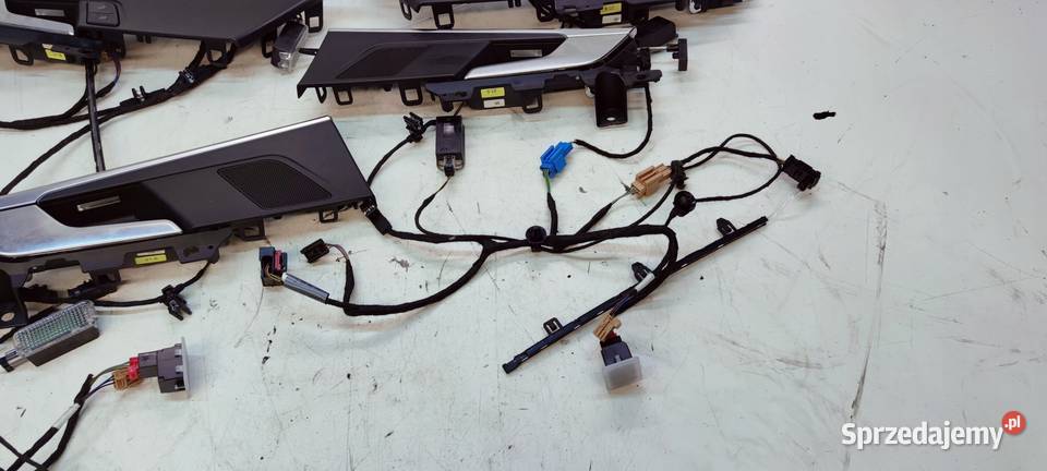 KALMKI WIĄZKI BOCZKÓW DRZWI AMBIENTE AUDI A4 B9 osobowe Materiały instalacyjne Przystajń