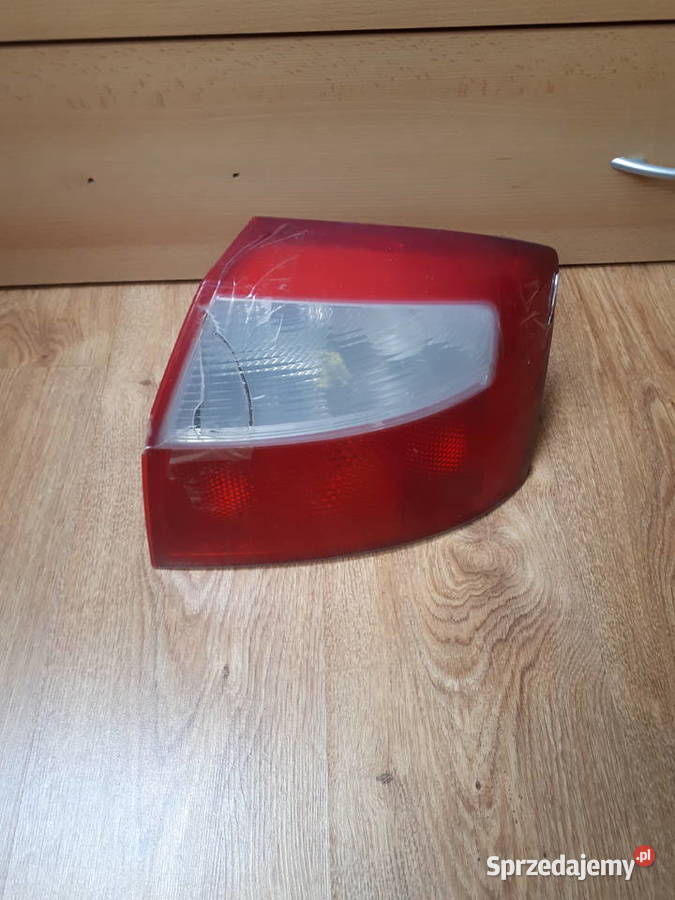 WKŁAD PRAWEJ LAMPY A4 B6 PLUS LAMPA