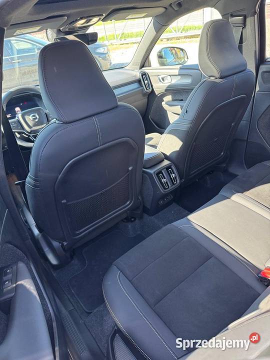 VOLVO XC40 B5 AWD MOMENTUM PRO 20 benzyna 250 Nisko