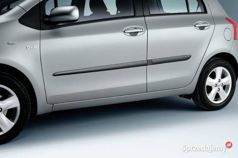 TOYOTA Yaris Listwy drzwi boczne kpl czarna osobowe dolnośląskie