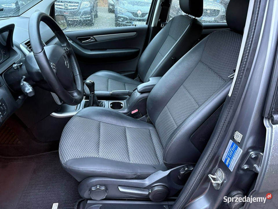 Mercedes A 180 17 benzyna Avantgarde Półskóry serwisowany w ASO sprzedam