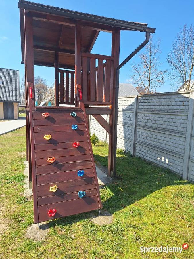 Domek dzieci zjezdzalnia i sciana spinaczkowa