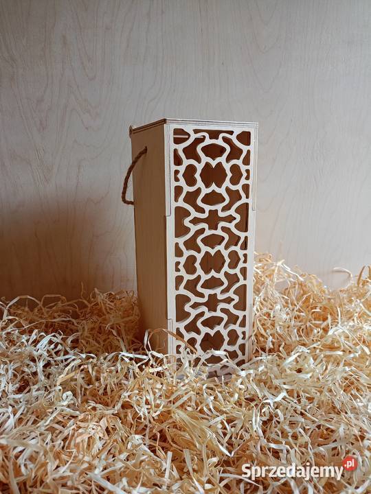 Ażurowe pudełko na wino alkohol opakowanie Chomranice