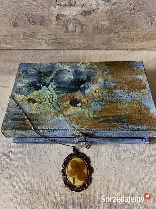 Drewniana ręcznie malowana szkatułka Bytom