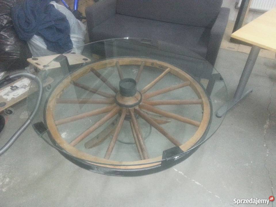 Piękny duzy stół z koła wozu