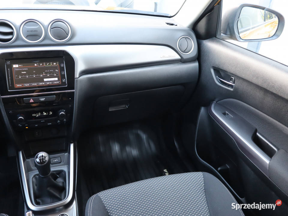 Suzuki Vitara 10 BoosterJet gniazdo USB Katowice