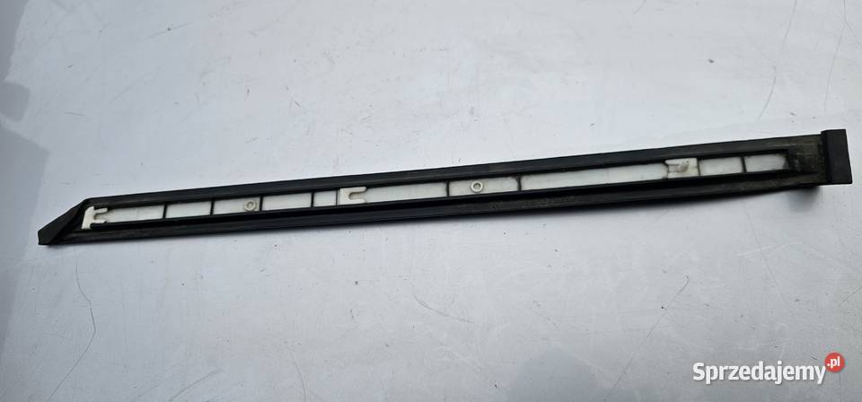 Listwa błotnika prawy tył mercedes w208 Pozostałe Zbąszyń