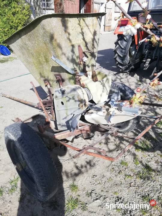 Rozsiewacz nawozu KOS Sienno