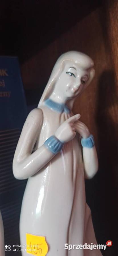 Figurka dziewczynki z pieskiem
Śliczna i