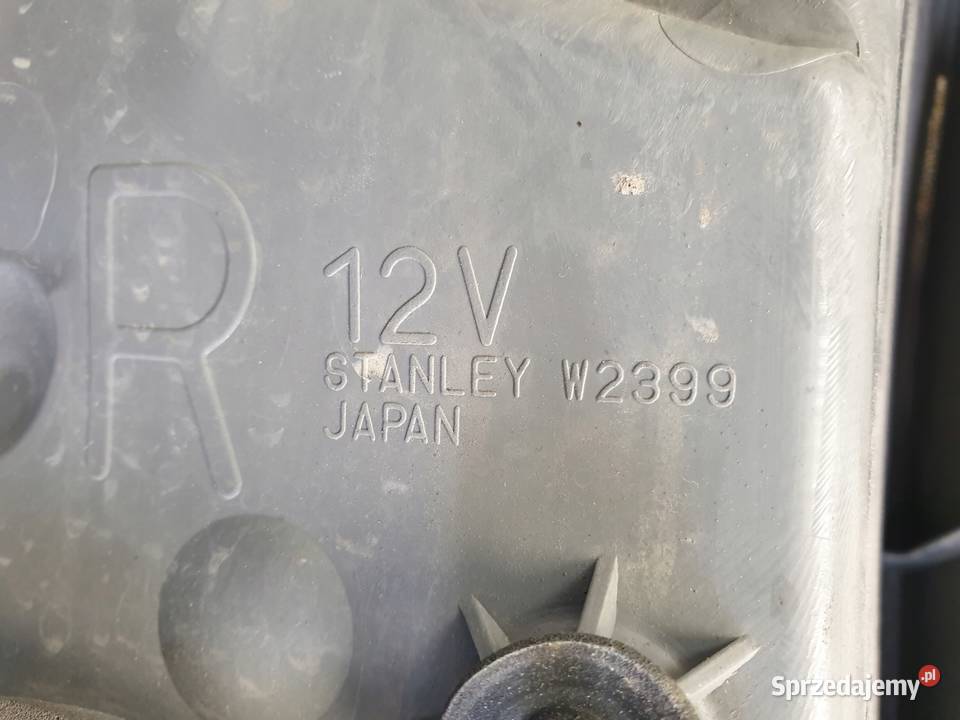 LAMPA PRAWA Toyota Prius V TYLNIA TYLNA prawy osobowe Rudka