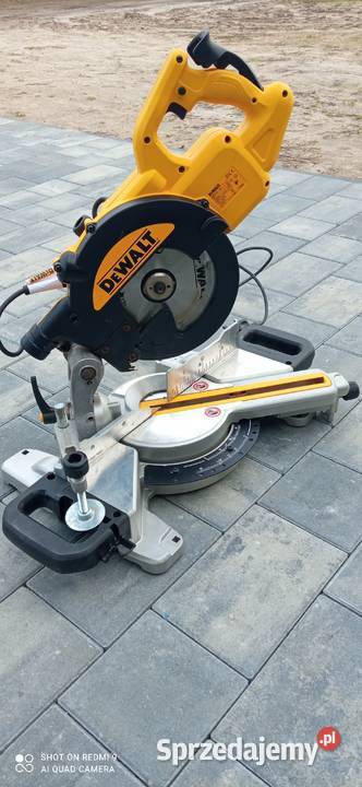 Ukośnica DEWALT DWS773 216mm 1300W z posuwem