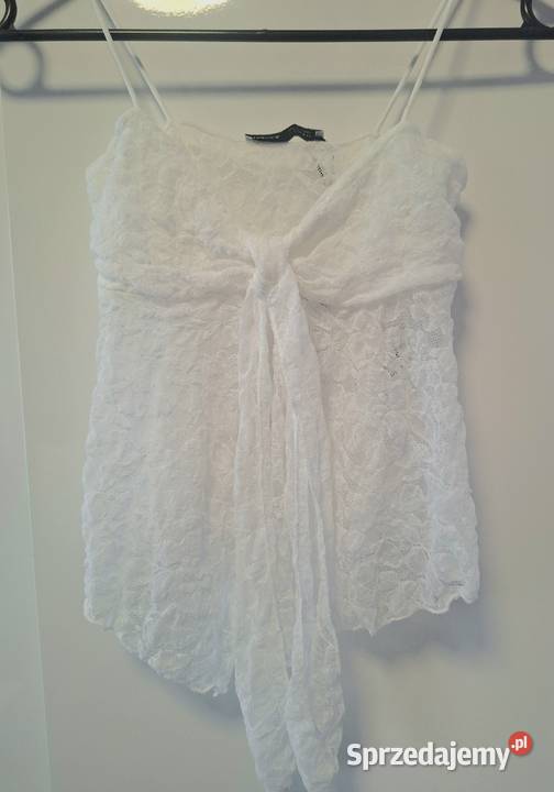 Koronkowy top na ramiączkach Bershka Na ramiączkach