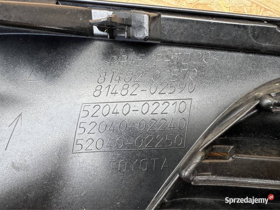 Kratka zderzaka przód lewa LH Toyota Auris II 2 Rok produkcji 2015 Sieraków
