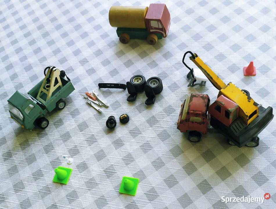 Blaszanemetalowe auta PRL holownik dźwig Pozostałe Lublin