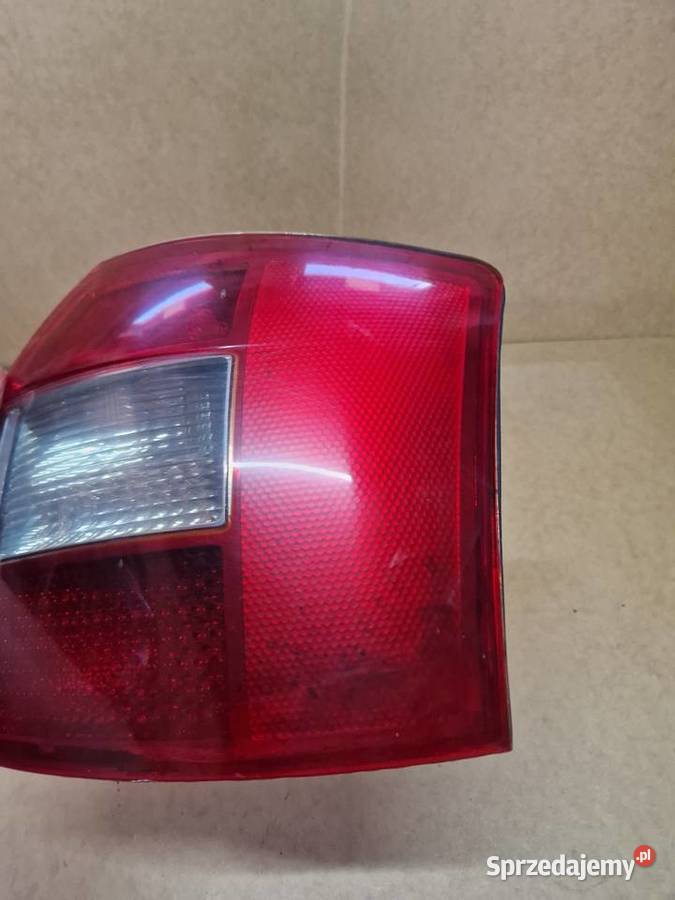 Lampa prawy tył Audi A4 B6 Avant kombi