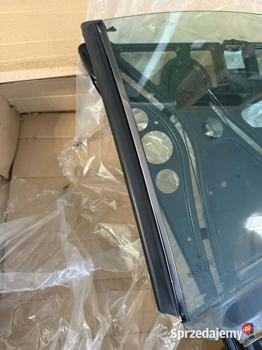 Mercedes CLK W208 szyba tył z uszczelką