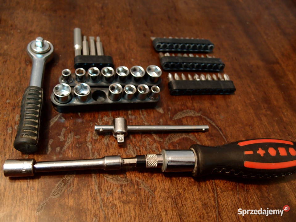 Zestaw kluczy nasadkowych wkrętak wielofunkcyjny Zestawy narzędzi Łódź sprzedam