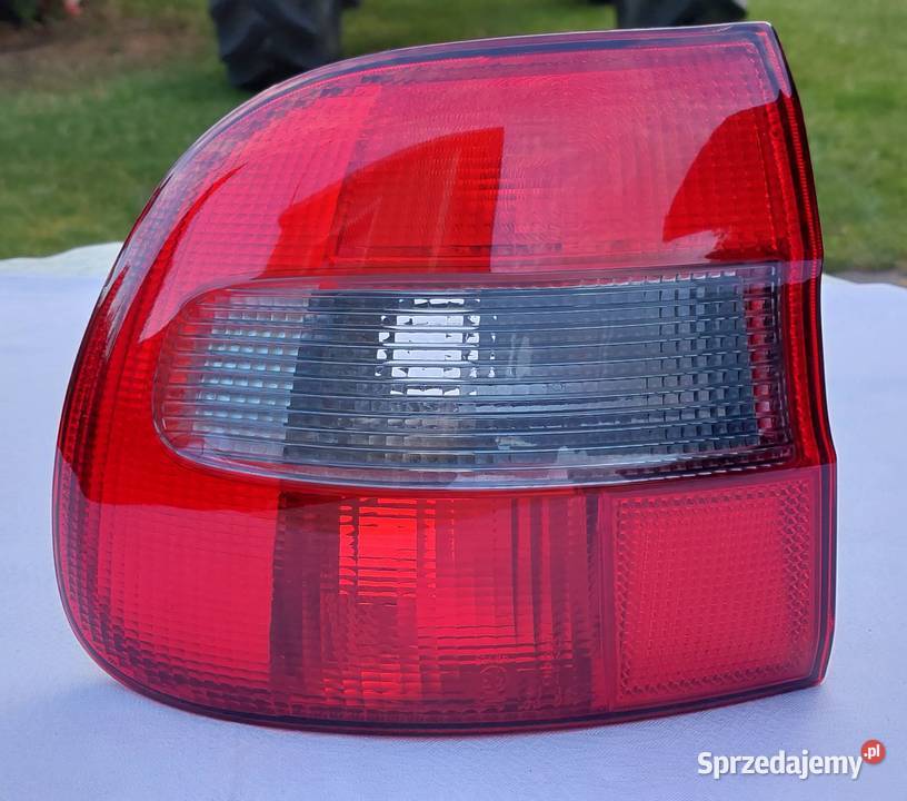 LAMPA TYŁ TYLNA LEWA VOLVO V40 3345728 osobowe dolnośląskie Mielęcin