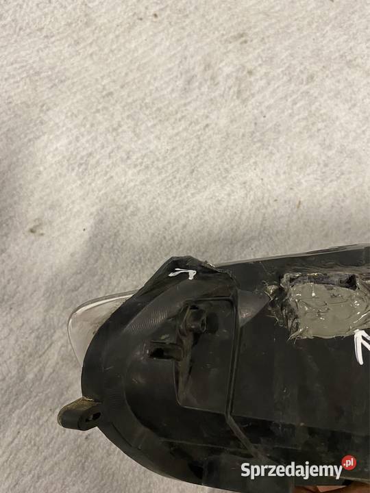 Lampa prawy przód Ford Fiesta MK7 Lift